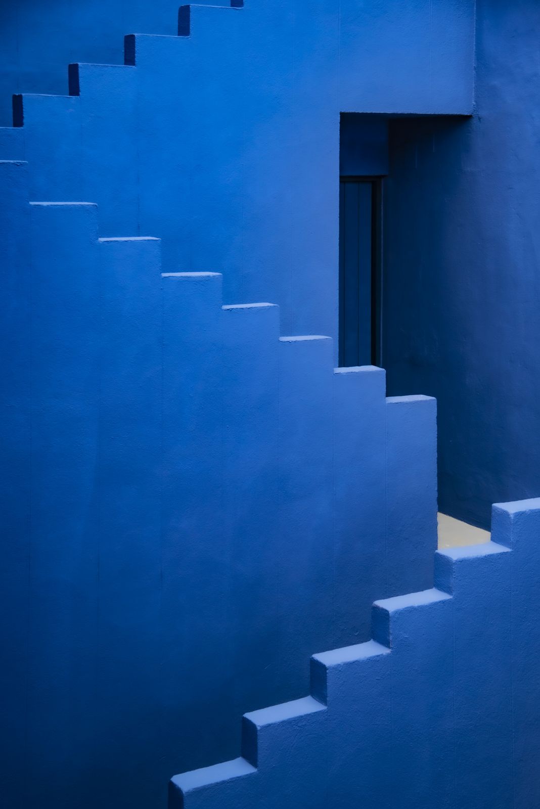 Poster - Blauwe Architectonische Trap